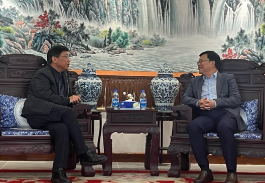 龙八头号王平卫董事长拜会周鼎大使