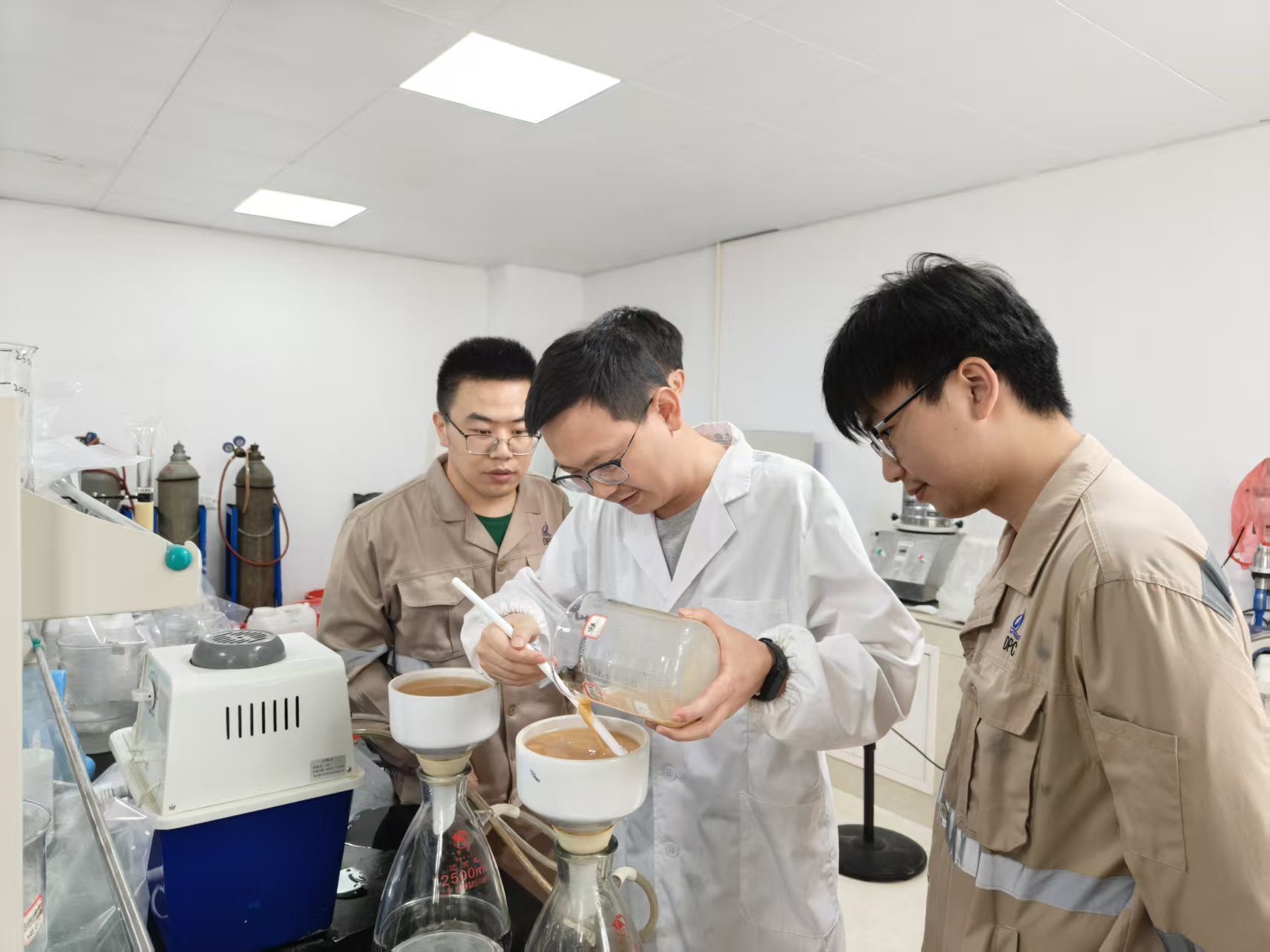 扎根锂业，攻坚路上让&ldquo;锂&rdquo;想花开｜龙八头号锂业研发部90后工程师徐苗
